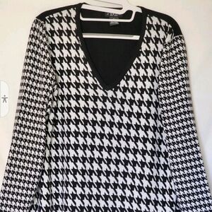 J'ENVIE Houndstooth Graphic V Neck Black and White Houndstooth Pattern XL China